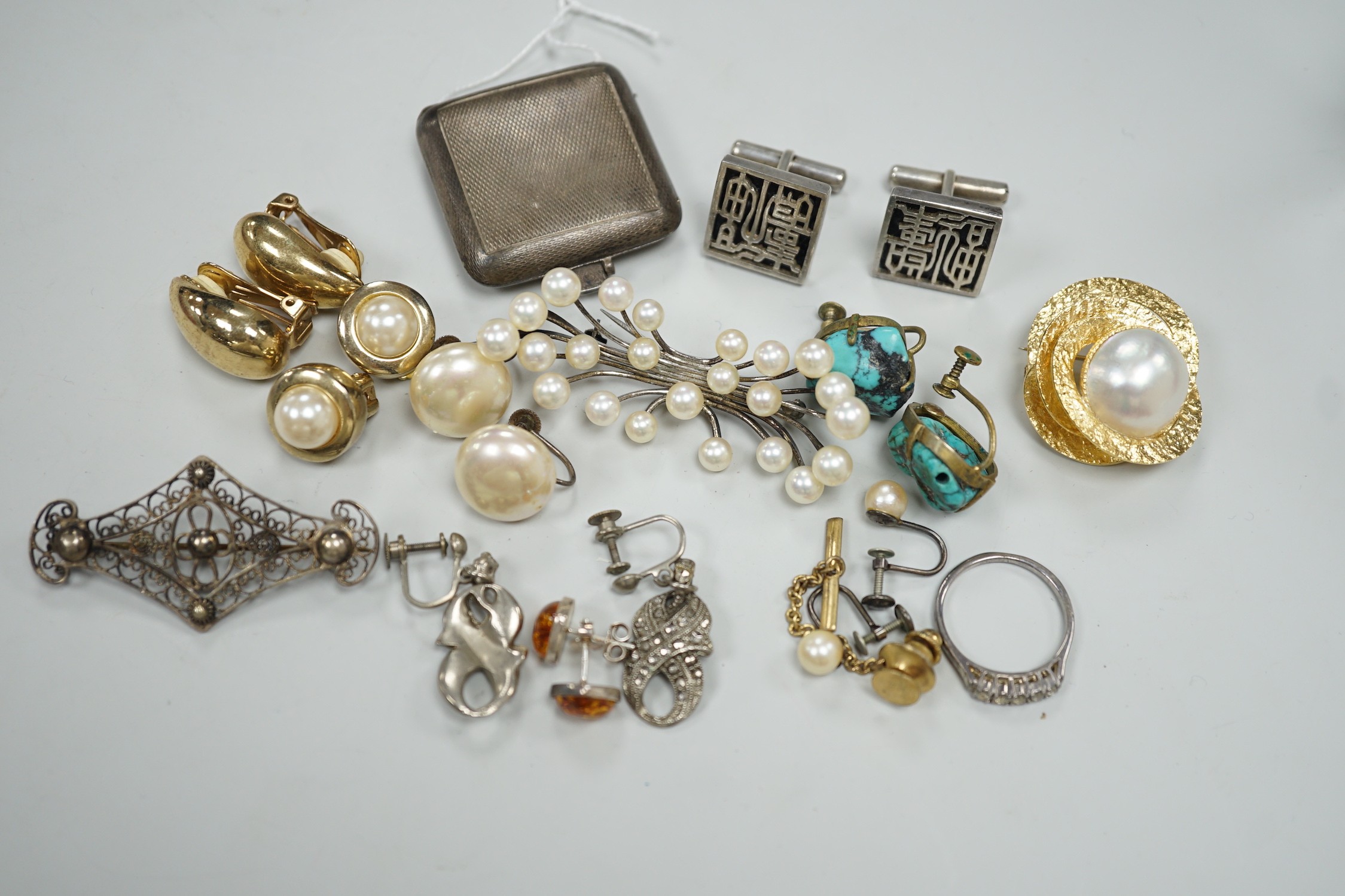 A 1930's engine turned silver travelling timepiece, Birmingham, 1934, 39mm and a group of assorted costume jewellery.
